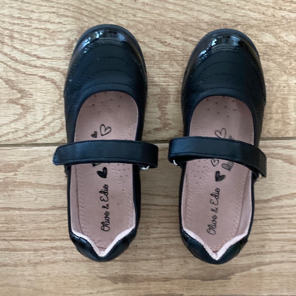 Girls Flat Shoes